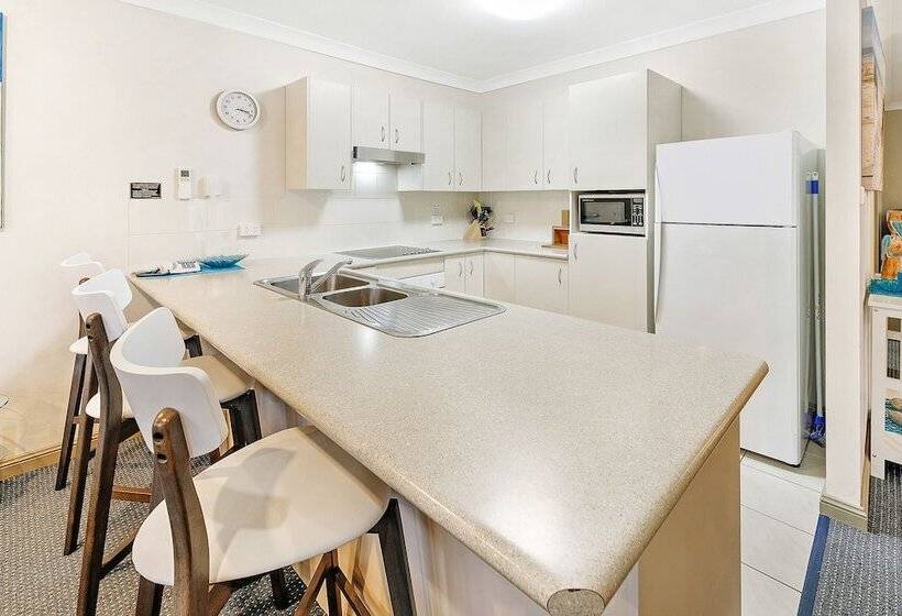 ３ベッドルームアパートメント, Smugglers On The Beach