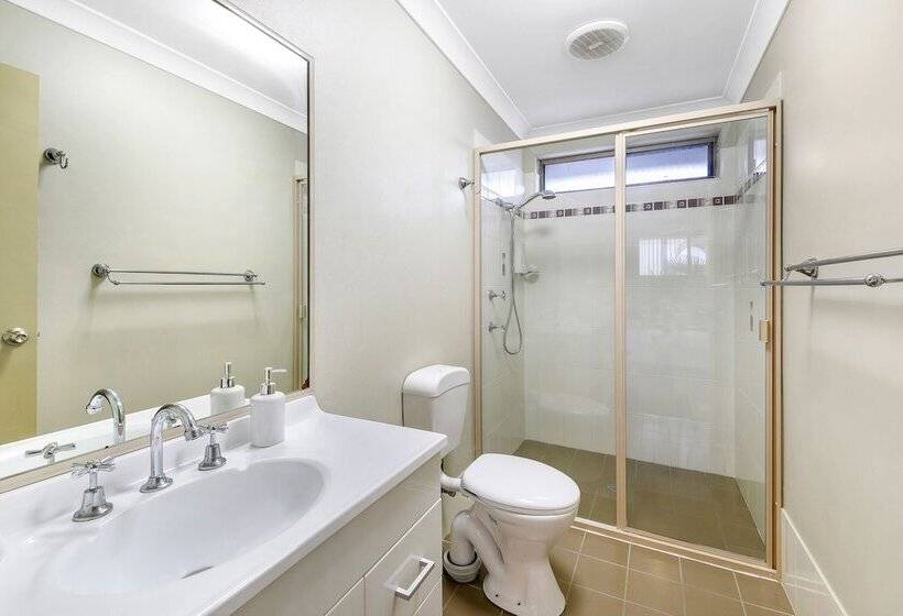 ３ベッドルームアパートメント, Smugglers On The Beach