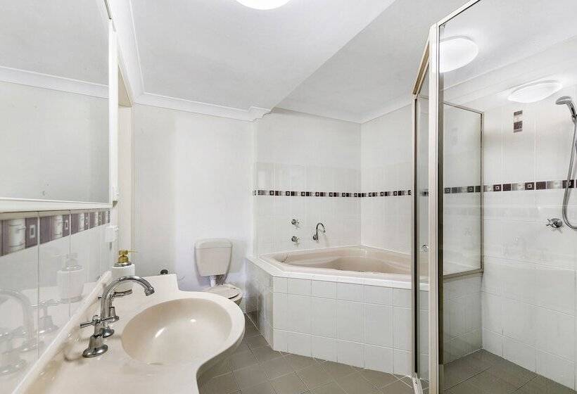 ２ベッドルームアパートメント, Smugglers On The Beach