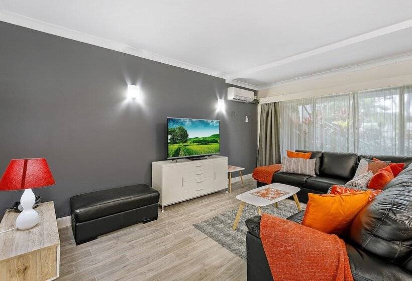 １ベッドルームアパートメント, Smugglers On The Beach