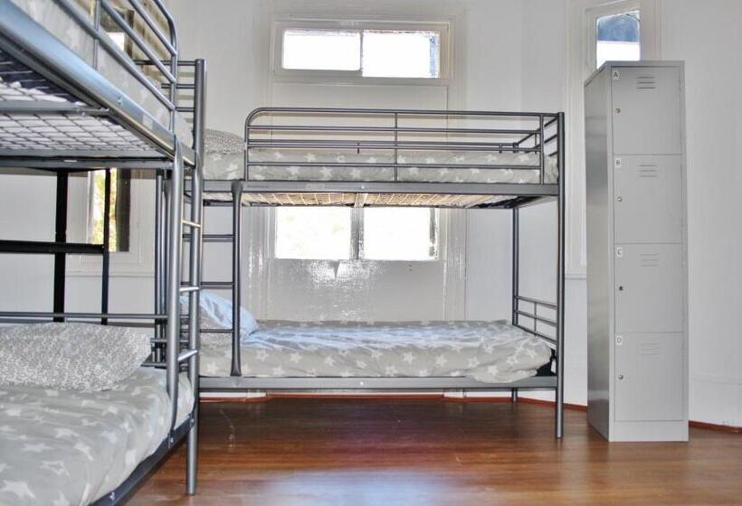 سرير فى غرفة مشتركه, The Hive Hostel   Traveler Friendly, Passport Only