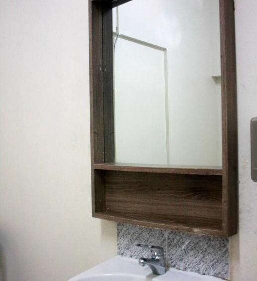 غرفة قياسية سرير بطابقين, The Hive Hostel   Traveler Friendly, Passport Only