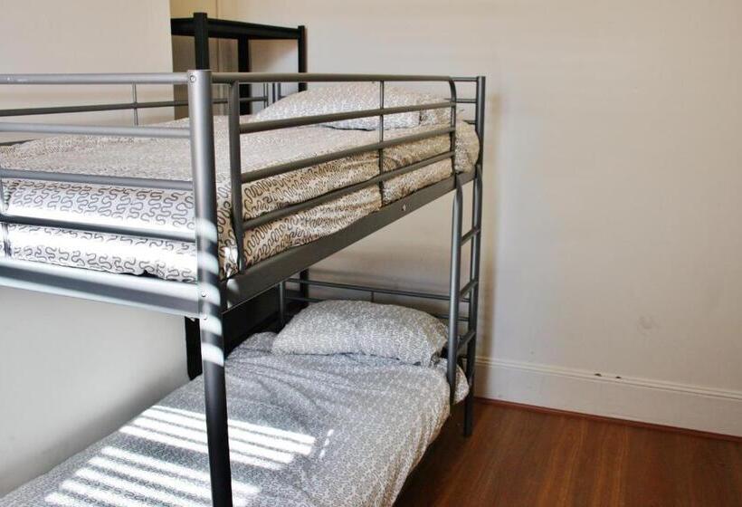 공동 객실, The Hive Hostel   Traveler Friendly, Passport Only