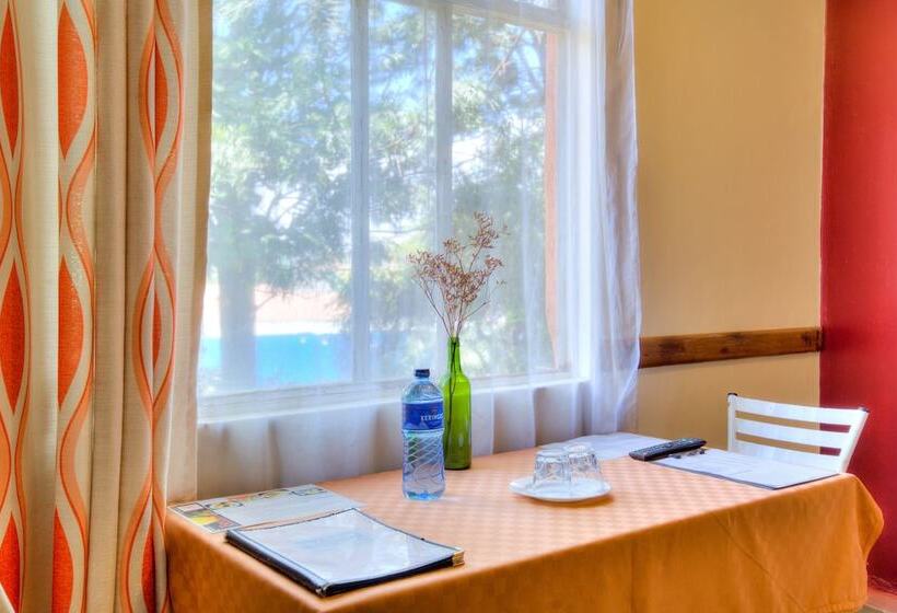 Standard Szoba, Red Buffalo House