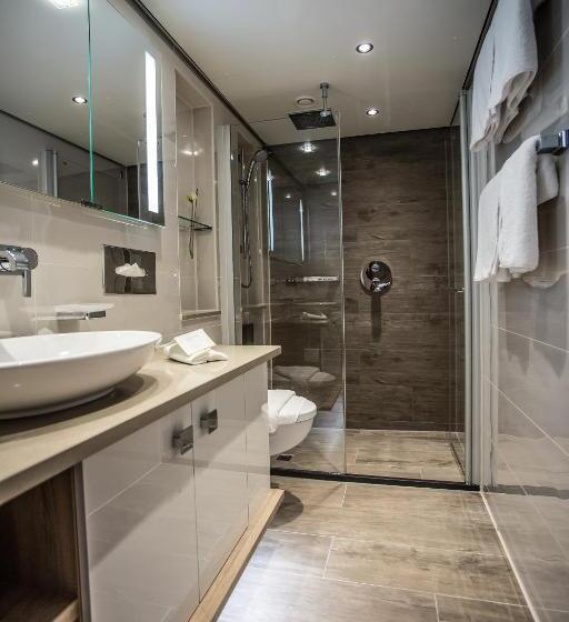 带城市景观的套间, Viva Riverside Altstadt Düsseldorf