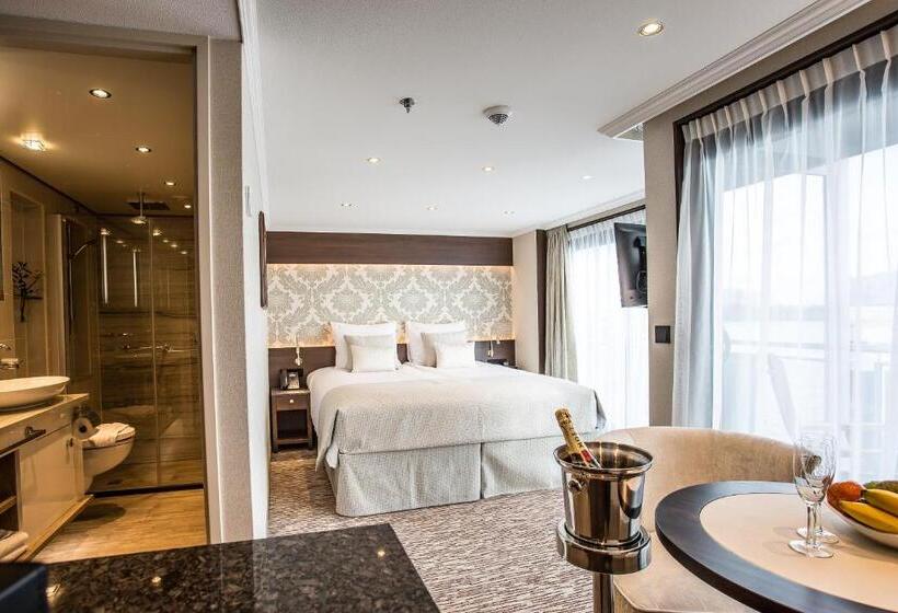 带城市景观的套间, Viva Riverside Altstadt Düsseldorf