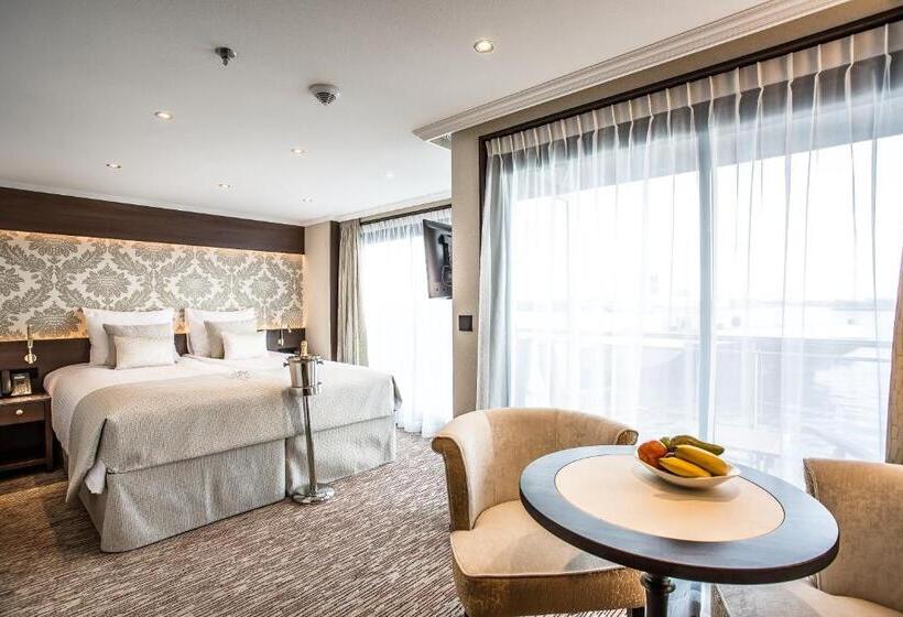 带城市景观的套间, Viva Riverside Altstadt Düsseldorf