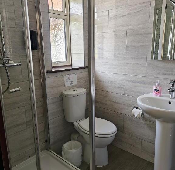 Номер Стандарт, Little Foxes Hotel & Gatwick Airport Parking