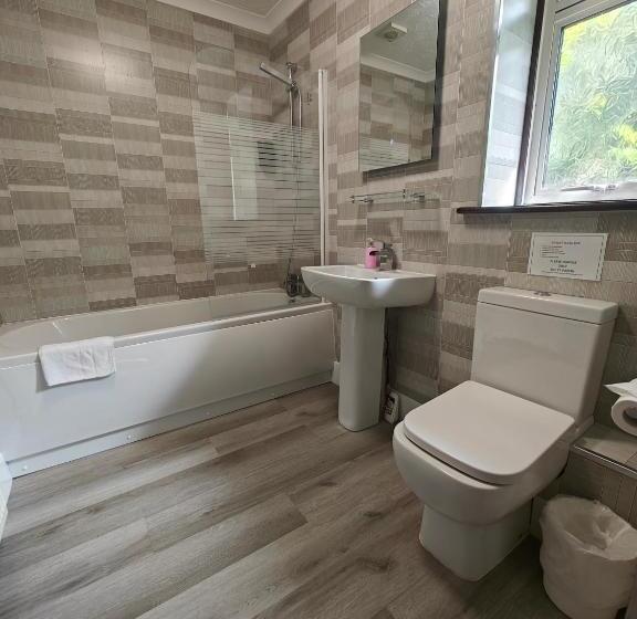 Семейный Номер, Little Foxes Hotel & Gatwick Airport Parking