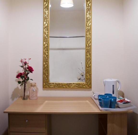 Семейный Номер, Little Foxes Hotel & Gatwick Airport Parking