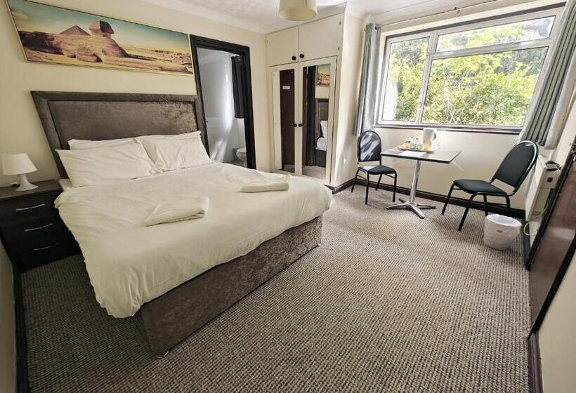 Номер Стандарт, Little Foxes Hotel & Gatwick Airport Parking