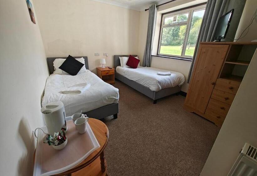 Номер Стандарт, Little Foxes Hotel & Gatwick Airport Parking