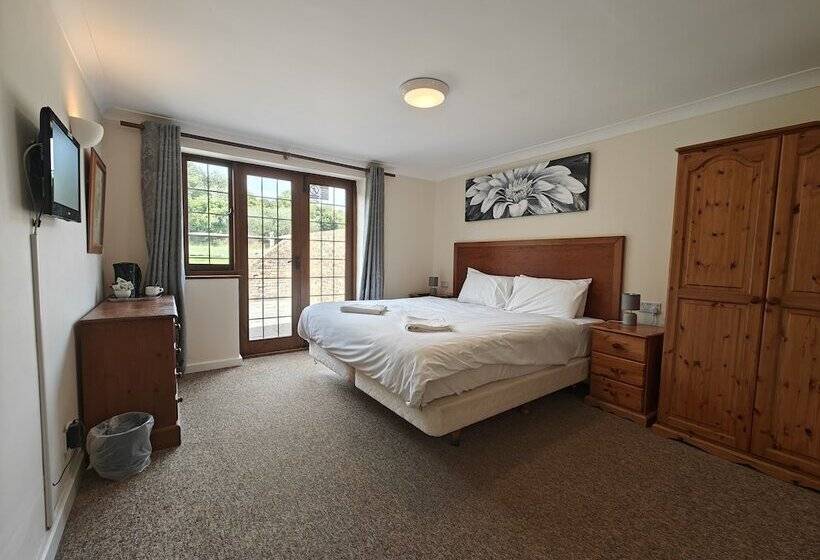 Номер Стандарт, Little Foxes Hotel & Gatwick Airport Parking