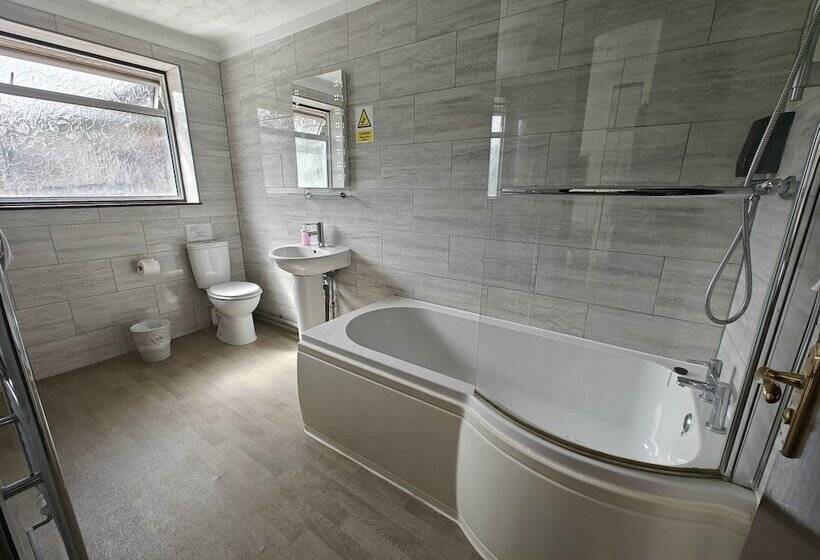 Семейный Номер, Little Foxes Hotel & Gatwick Airport Parking