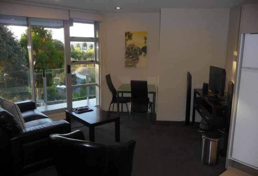 דירת חדר, Esplanade Apartments