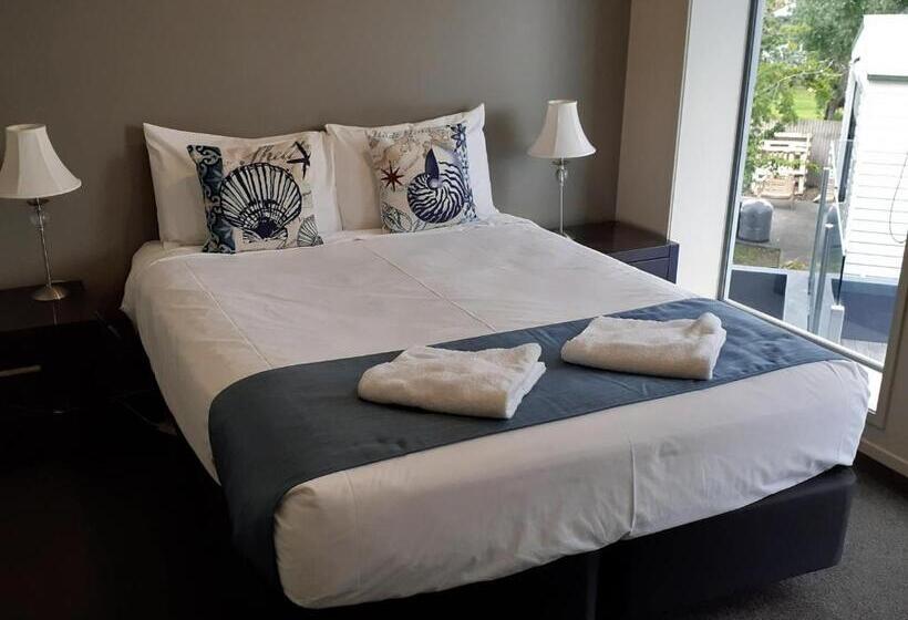 דירת חדר, Esplanade Apartments