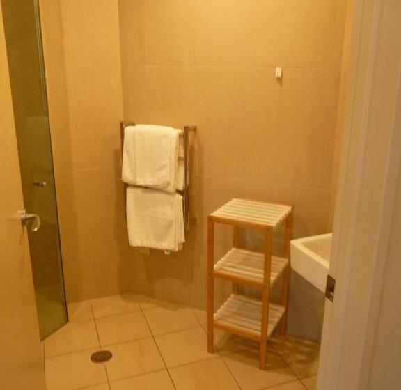 דירת שני חדרים, Esplanade Apartments