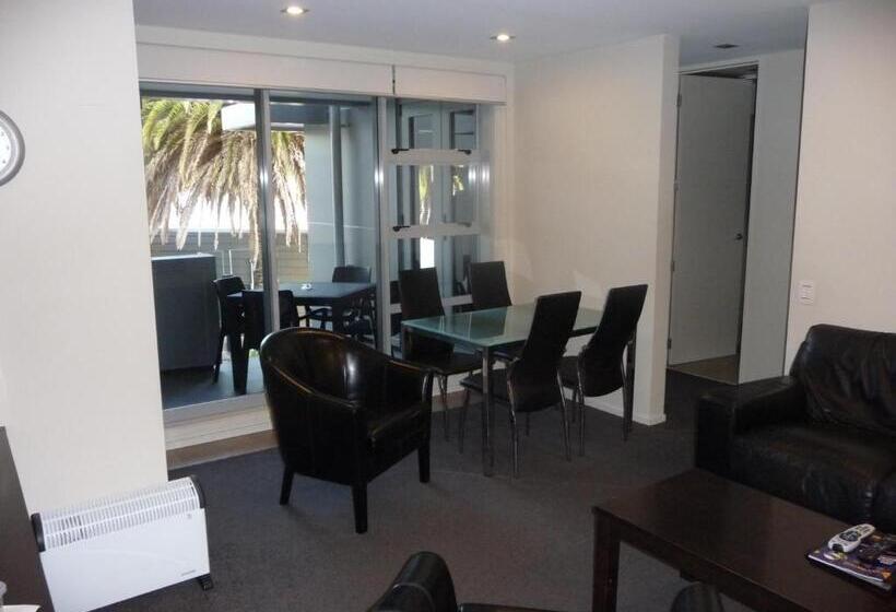 דירה משפחתית 2 חדרי שינה, Esplanade Apartments