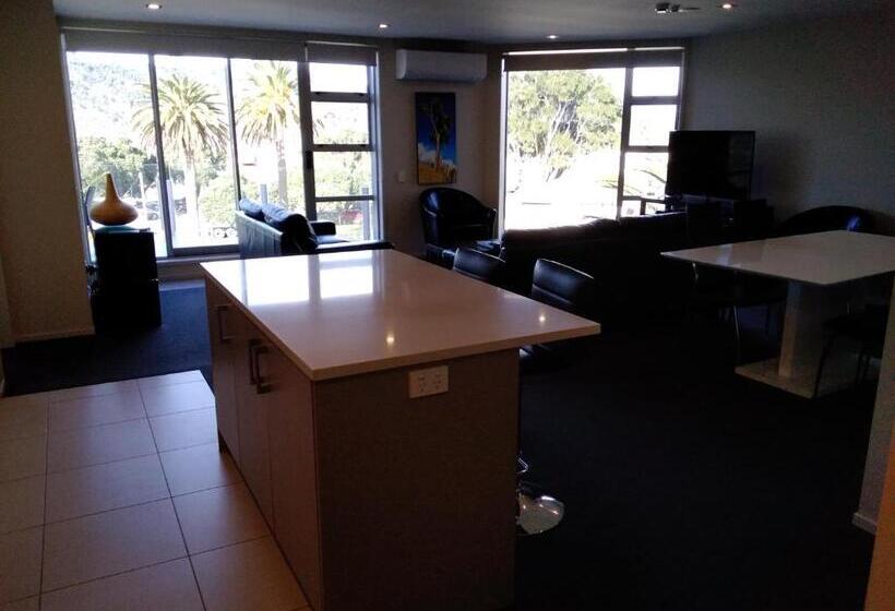 דירת חדר סופריור, Esplanade Apartments