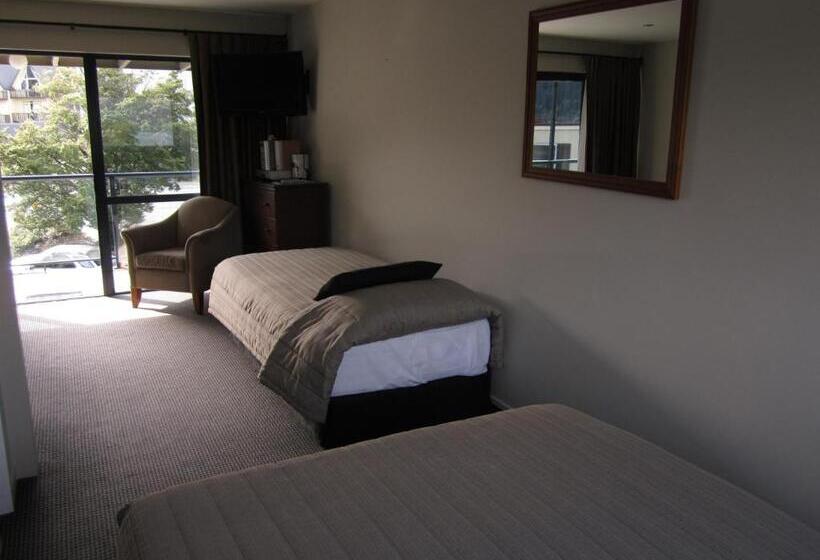 标准工作室, Four Seasons Motel