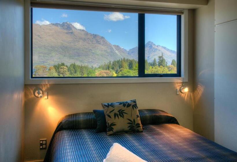 标准工作室, Four Seasons Motel