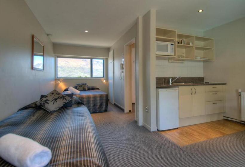 标准工作室, Four Seasons Motel