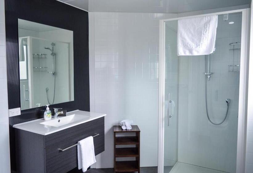 标准工作室, Four Seasons Motel