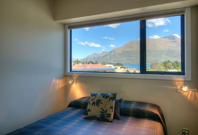 标准工作室, Four Seasons Motel