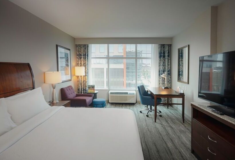 اتاق استاندارد با تخت بزرگ برای معلولان, Hilton Garden Inn Nashville Downtown/convention Center
