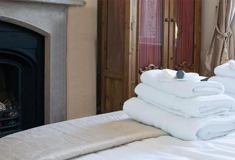 غرفة قياسية, Mellington Hall Country House