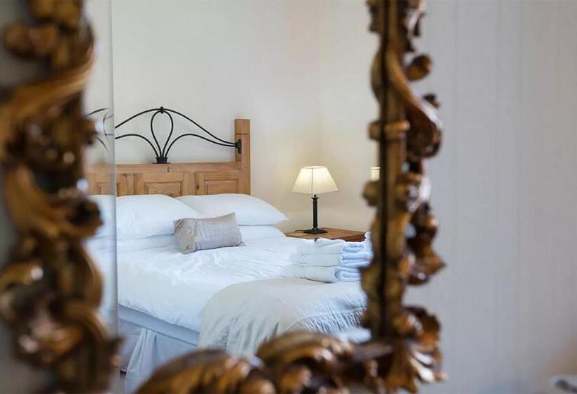 غرفة قياسية, Mellington Hall Country House