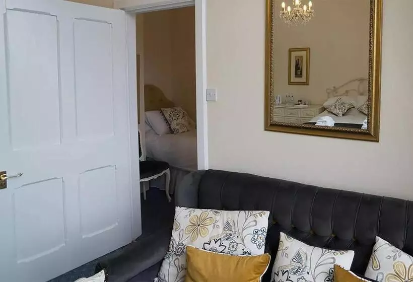 スタンダード４人部屋, Mellington Hall Country House