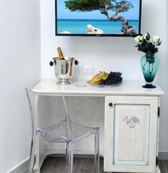 חדר סטנדרט לשלושה, Olbia City