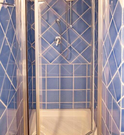 חדר סטנדרט לארבעה, Olbia City