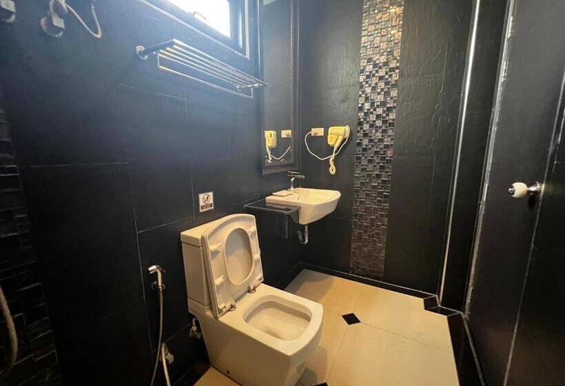 디럭스 룸 킹사이즈 침대, Srisawara Casa