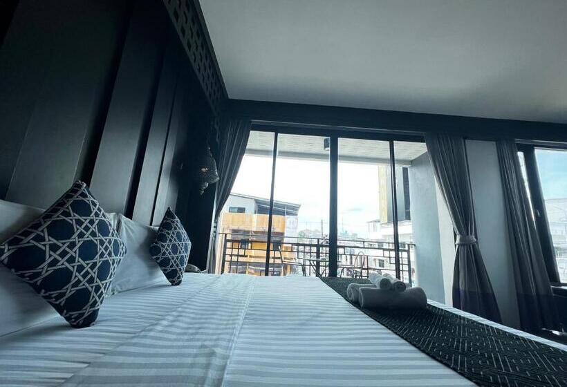 디럭스 룸 킹사이즈 침대, Srisawara Casa