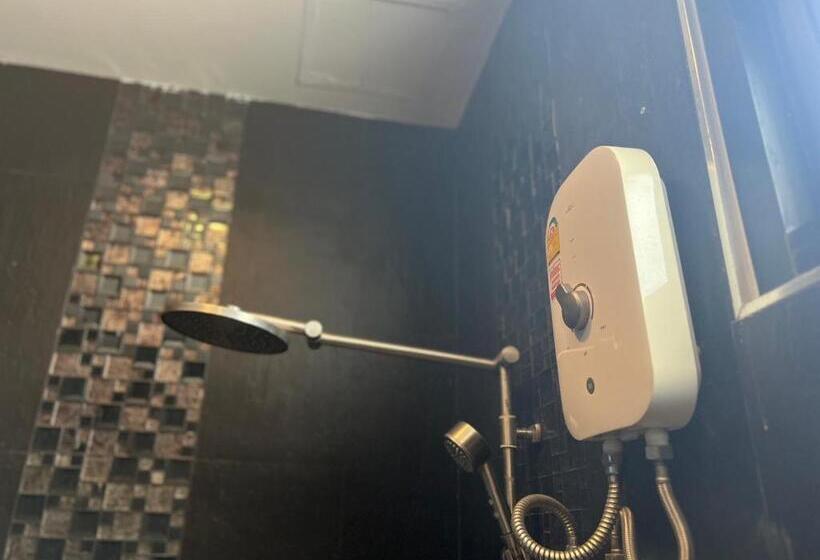 디럭스 룸 킹사이즈 침대, Srisawara Casa