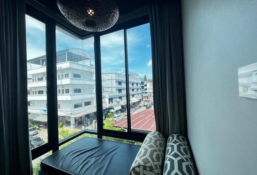 디럭스 룸 킹사이즈 침대, Srisawara Casa