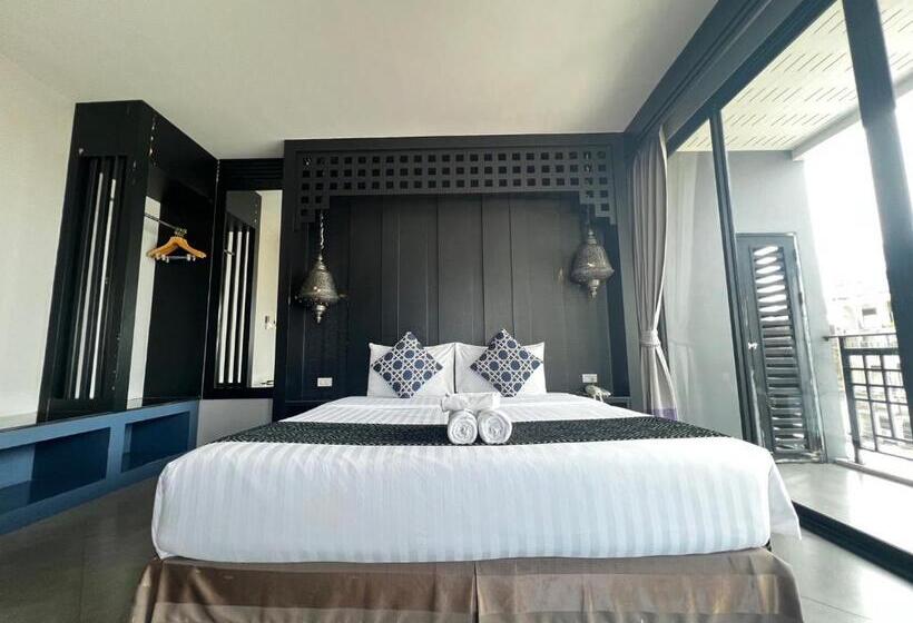 디럭스 룸 킹사이즈 침대, Srisawara Casa