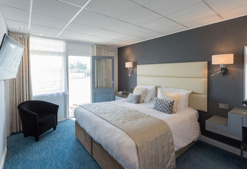 Номер Стандарт Вид на Бассейн, The Barnstaple