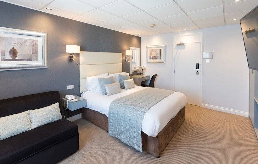 חדר משפחתי, The Barnstaple