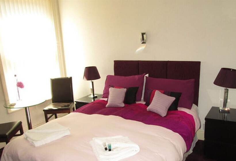 חדר סטנדרט, The Garnett