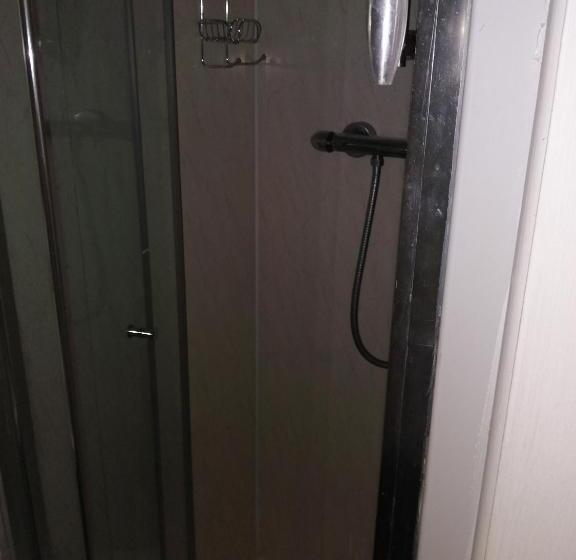 חדר סטנדרד יחיד חדר אמבטיה משותף, The Garnett