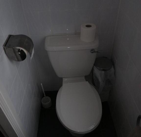 חדר בסיסי, The Garnett