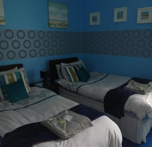 חדר סטנדרט, The Garnett