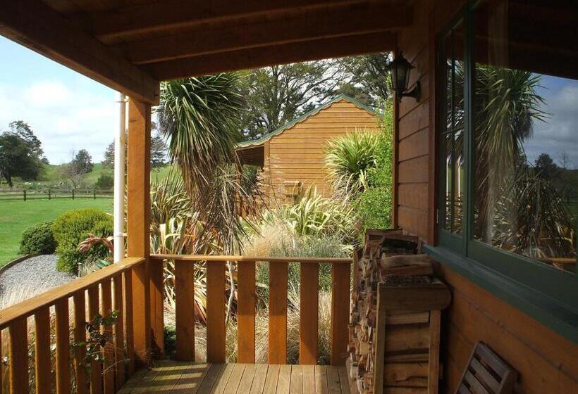 בקתה, The River Lodge