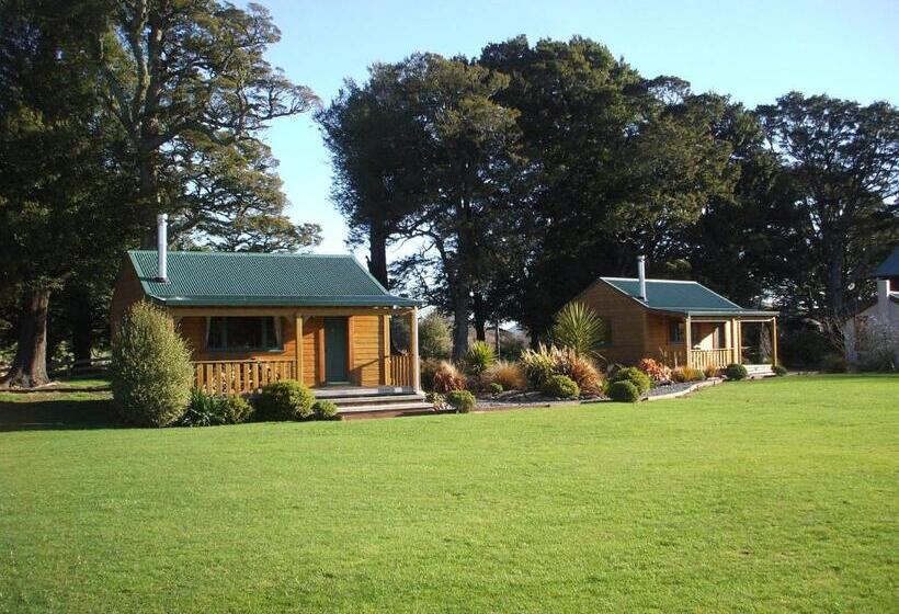 בקתה, The River Lodge