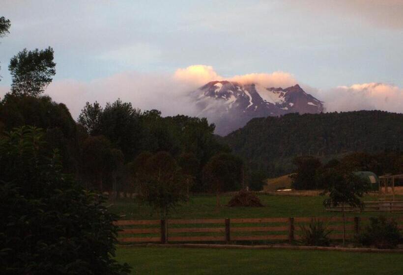 בקתה, The River Lodge