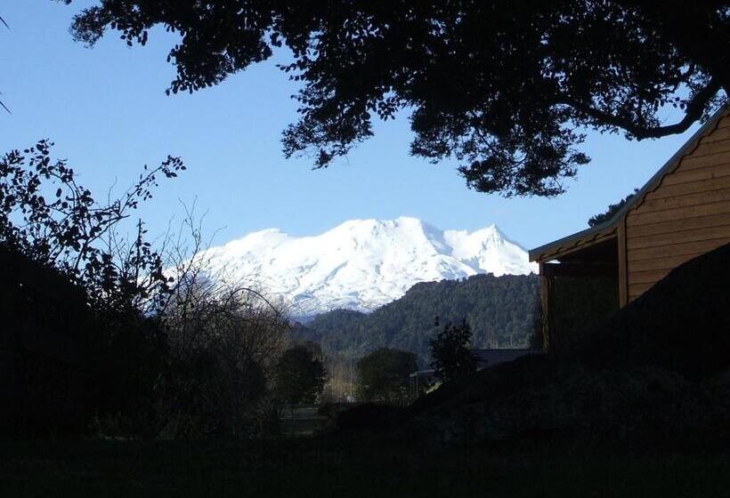 בקתה, The River Lodge