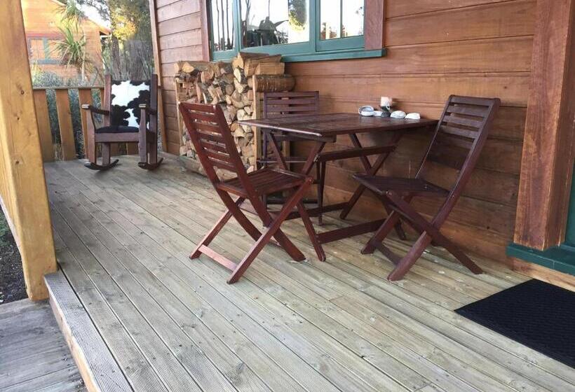 בקתה, The River Lodge